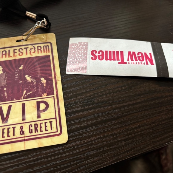 HALESTORM AUTOGRAPHS - Picture 2 of 2